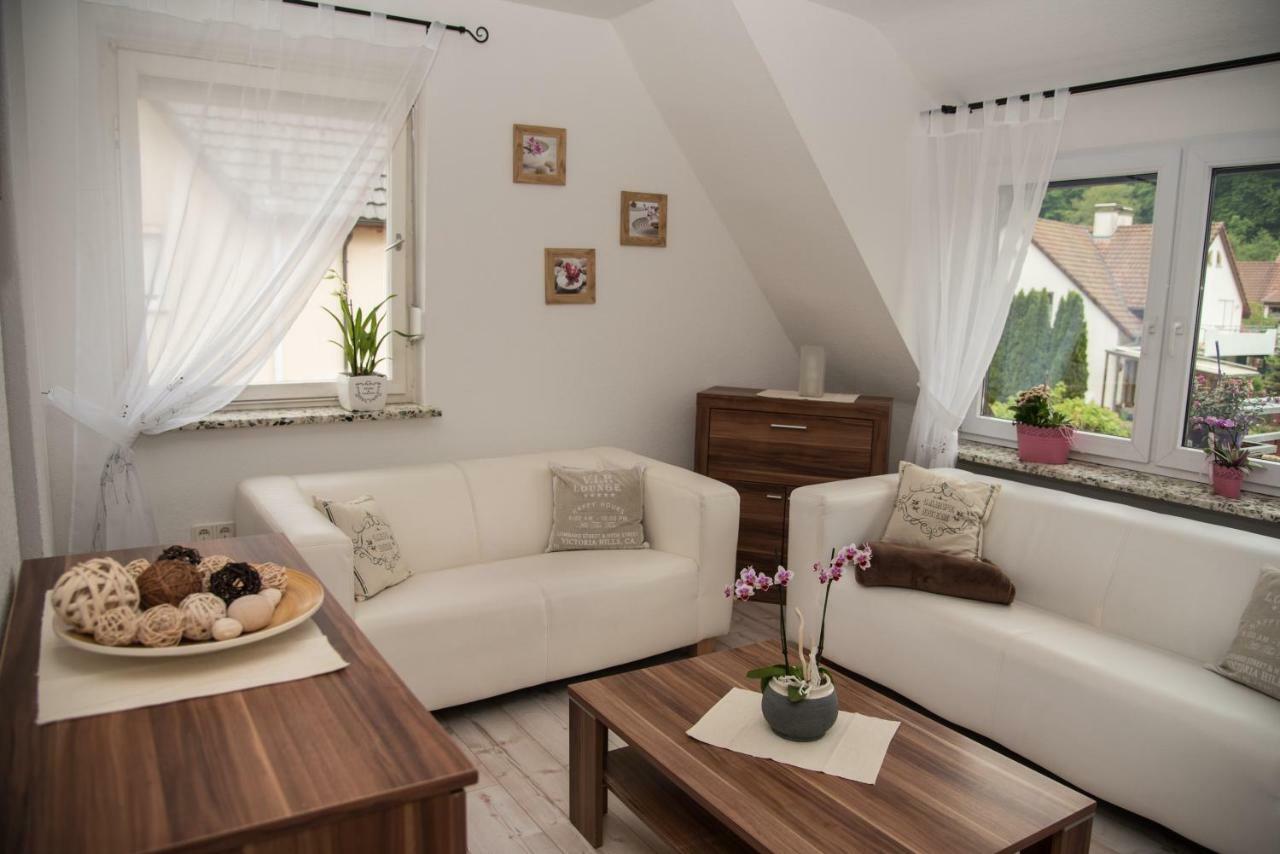 Ferienwohnung "Hirsch Huesli" 쇼프하임 외부 사진